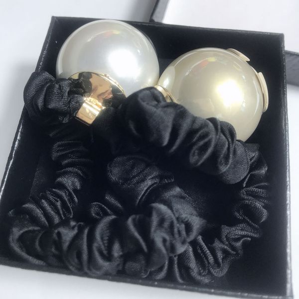 2020 new double-colored pearls like leather banded hair beautiful big pearl hair ring 29.8mm girls' c letter collections 2pcs/lot, Pink
2020 new double-colored pearls like leather banded hair beautiful big pearl hair ring 29.8mm girls' c letter collections 2pcs/lot, Pink