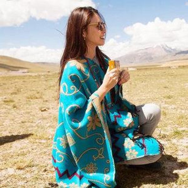 fashion pijianboximiya thickened warm autumn and winter scarf female national wind fork thickened cloak can be wholesale, Blue;gray
fashion pijianboximiya thickened warm autumn and winter scarf female national wind fork thickened cloak can be wholesale, Blue;gray