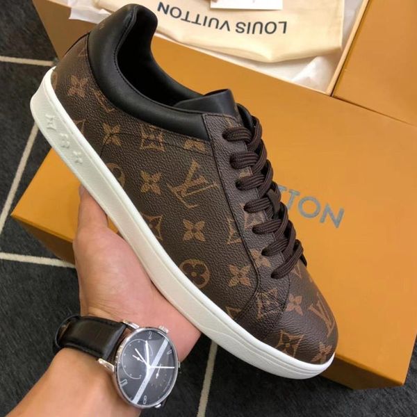 35 men's designer casual sports shoes, fashion brand outdoor casual shoes, trainers. fast delivery in original box packaging, Black
35 men's designer casual sports shoes, fashion brand outdoor casual shoes, trainers. fast delivery in original box packaging, Black