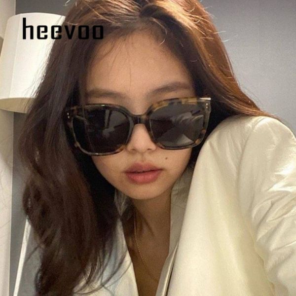 square sunglasses women gentle brand rivet gold silver black elegant ladies eyewear gafas de sol uv400, White;black
square sunglasses women gentle brand rivet gold silver black elegant ladies eyewear gafas de sol uv400, White;black