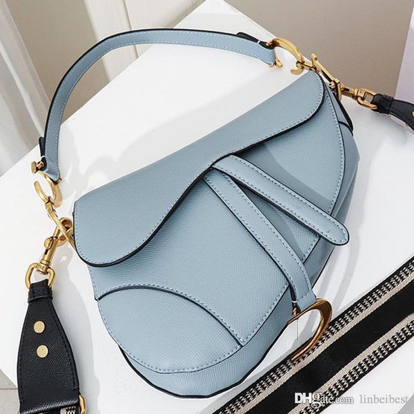 классический женщин сумки на ремне saddle bag металл письмо сумочка стиль высокий модные аксессуары saddle crossbody женская сумка
классический женщин сумки на ремне saddle bag металл письмо сумочка стиль высокий модные аксессуары saddle crossbody женская сумка