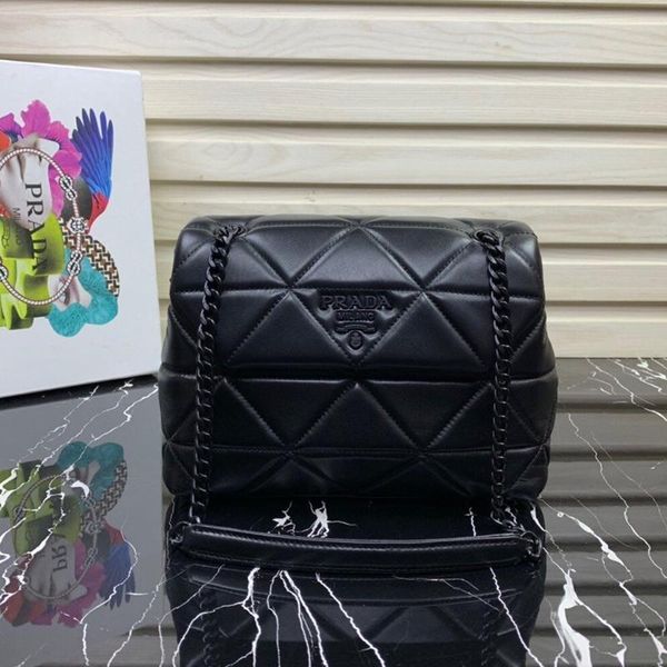 2020p designer ladies luxury shoulder bags handmade luxury shoulder bags made of materials for fast delivery within 10 days, Red;black
2020p designer ladies luxury shoulder bags handmade luxury shoulder bags made of materials for fast delivery within 10 days, Red;black