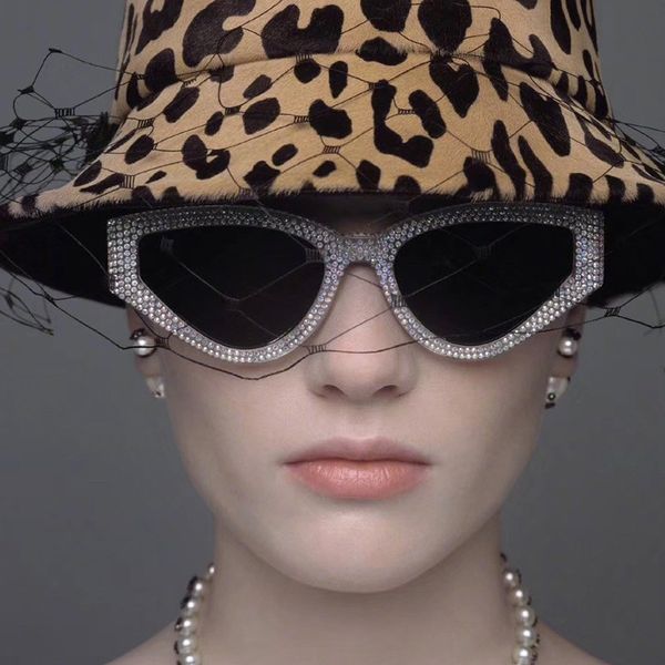 2020 brand designer crystal women sunglasses black frame cat eye sun glasses uv400 bling bling eyewear, White;black
2020 brand designer crystal women sunglasses black frame cat eye sun glasses uv400 bling bling eyewear, White;black