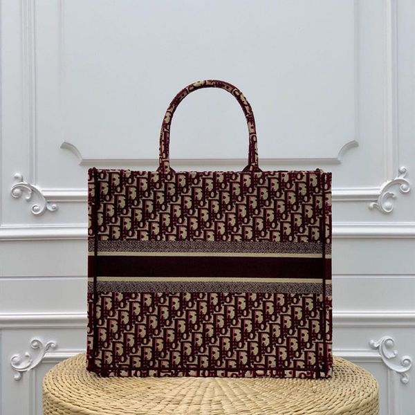 7a high-end custom quality new lady custom character embroidery letter shopping bag super capacity out of the first choice
7a high-end custom quality new lady custom character embroidery letter shopping bag super capacity out of the first choice