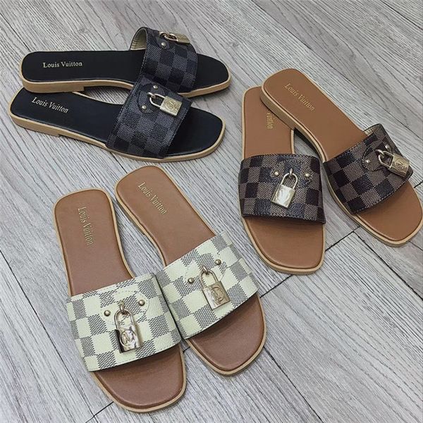 the designer's slide for 2020 will be women's slippers and leather flat flip-flops the designer's slide for women will be sum, Blue;gray
the designer's slide for 2020 will be women's slippers and leather flat flip-flops the designer's slide for women will be sum, Blue;gray