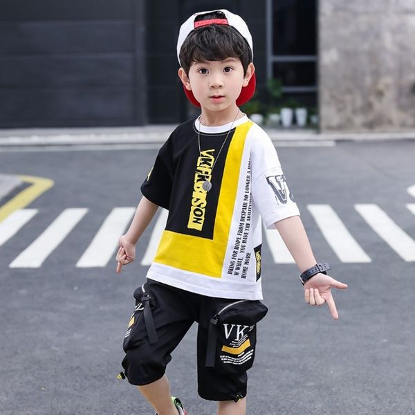 wear men's suit summer wear new 2020 children's casual color matching letter two-piece set children's net red suit
wear men's suit summer wear new 2020 children's casual color matching letter two-piece set children's net red suit