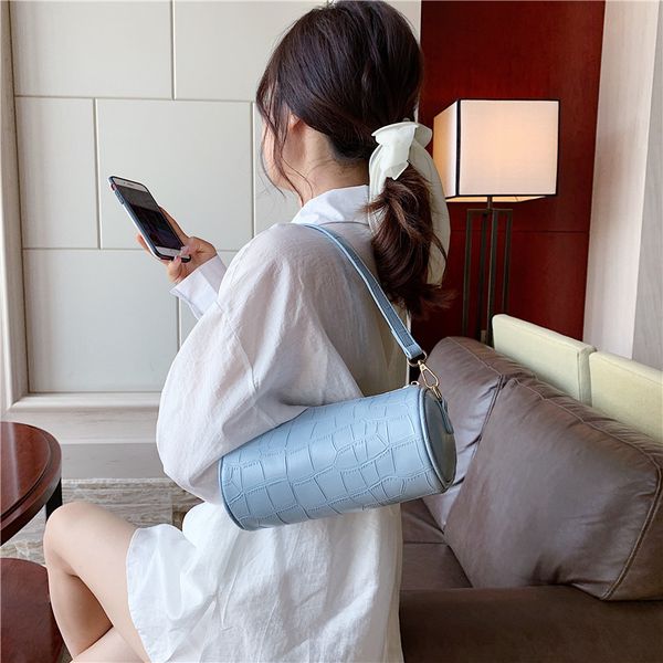 2020 new shoulder bag women's casual fashion korean version of the small fresh solid color chain messenger cylinder bag
2020 new shoulder bag women's casual fashion korean version of the small fresh solid color chain messenger cylinder bag