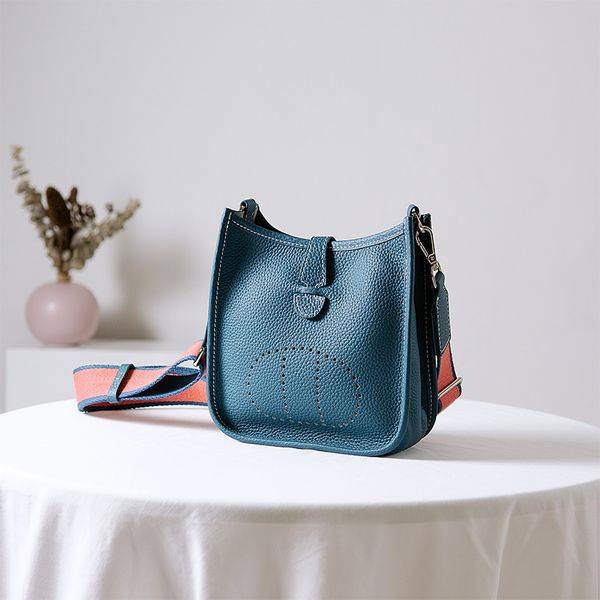 2020 new genuine leather women shoulder bag brand designer casual crossbody bag for ladies luxury handbags messenger bolsos
2020 new genuine leather women shoulder bag brand designer casual crossbody bag for ladies luxury handbags messenger bolsos