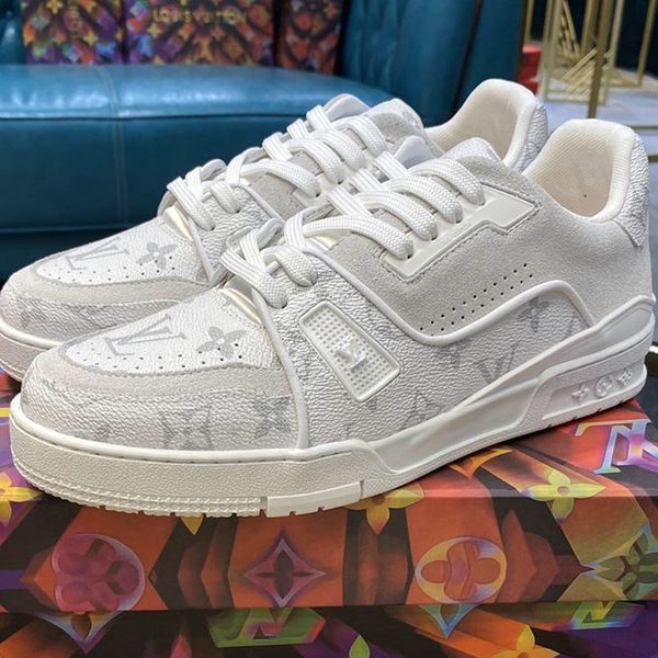 025 the high-quality men's casual sports shoes and outdoor casual shoes of the new brand designer, the original box size is 38-45, Black
025 the high-quality men's casual sports shoes and outdoor casual shoes of the new brand designer, the original box size is 38-45, Black