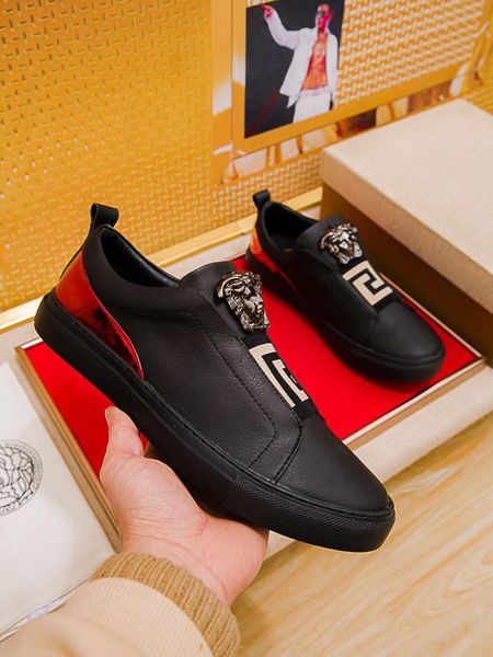 2020r young luxury design printed embroidery stitching men's low-lace-up casual shoes, high-quality fashionable wild sports shoes, Black
2020r young luxury design printed embroidery stitching men's low-lace-up casual shoes, high-quality fashionable wild sports shoes, Black
