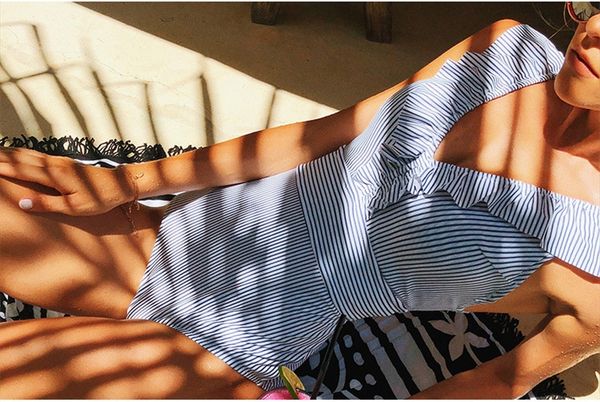 2020 new striped printed high fork ruffled backless 2020 new striped printed high fork ruffled backless swimsuit swimsuit, Black;red
2020 new striped printed high fork ruffled backless 2020 new striped printed high fork ruffled backless swimsuit swimsuit, Black;red