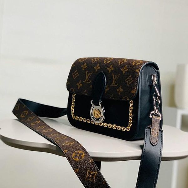 luxury design womens bags fast delivery leather shoulder small flap crossbody bag new arrival messenger bags lady retro type shoulder bag
luxury design womens bags fast delivery leather shoulder small flap crossbody bag new arrival messenger bags lady retro type shoulder bag