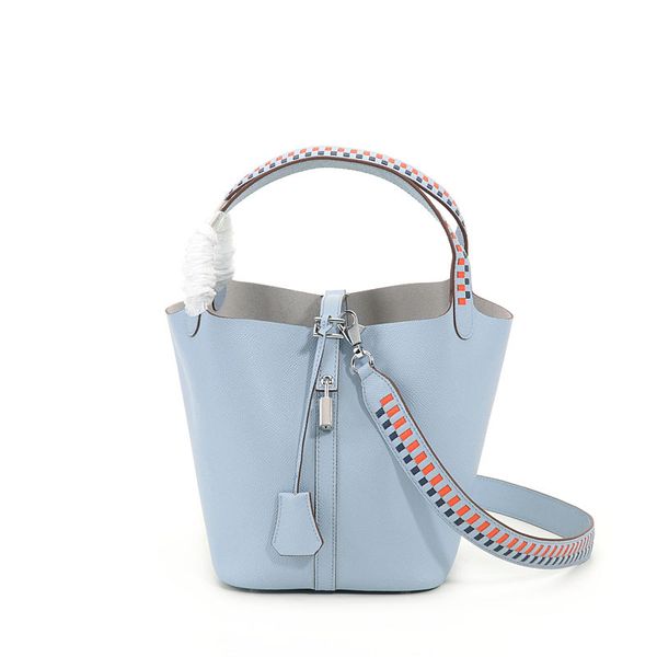 2020 new woven bag leather vegetable basket bag bucket first layer leather handbag shoulder
2020 new woven bag leather vegetable basket bag bucket first layer leather handbag shoulder