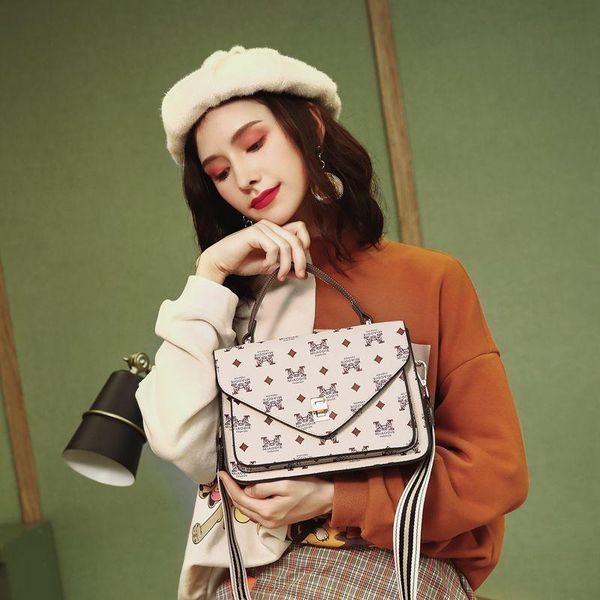 bags messenger bag fashion retro shoulder handbag niche bag female trend small square bag c k female l9216
bags messenger bag fashion retro shoulder handbag niche bag female trend small square bag c k female l9216
