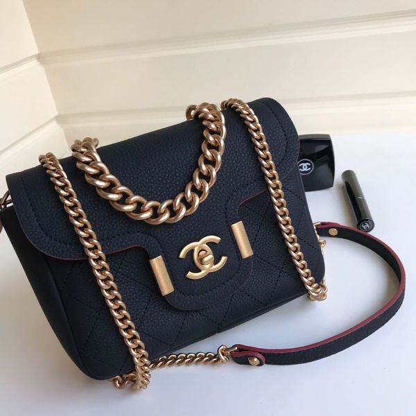 new women's one-shoulder bag 7a high-end custom quality diagonal cross bag fashion style gold metal accessories with long shoulder stra
new women's one-shoulder bag 7a high-end custom quality diagonal cross bag fashion style gold metal accessories with long shoulder stra