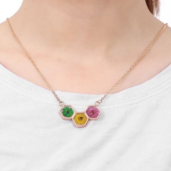 chrysanthemum honeycomb resin pendant great gift for friend dried flowers statement necklace jewelry making pendant valentine4111378, Silver
chrysanthemum honeycomb resin pendant great gift for friend dried flowers statement necklace jewelry making pendant valentine4111378, Silver