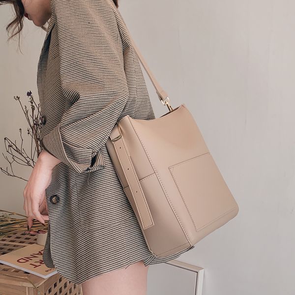 elegant female casual big tote bag 2020 new quality pu leather women's designer handbag high capacity shoulder messenger bag
elegant female casual big tote bag 2020 new quality pu leather women's designer handbag high capacity shoulder messenger bag
