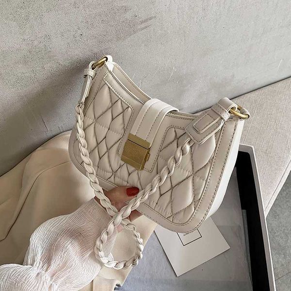 new french design fashion rhombus underarm bag handbag & elegant shoulder bag crossbody width 22cm height 14cm thickness 6cm
new french design fashion rhombus underarm bag handbag & elegant shoulder bag crossbody width 22cm height 14cm thickness 6cm