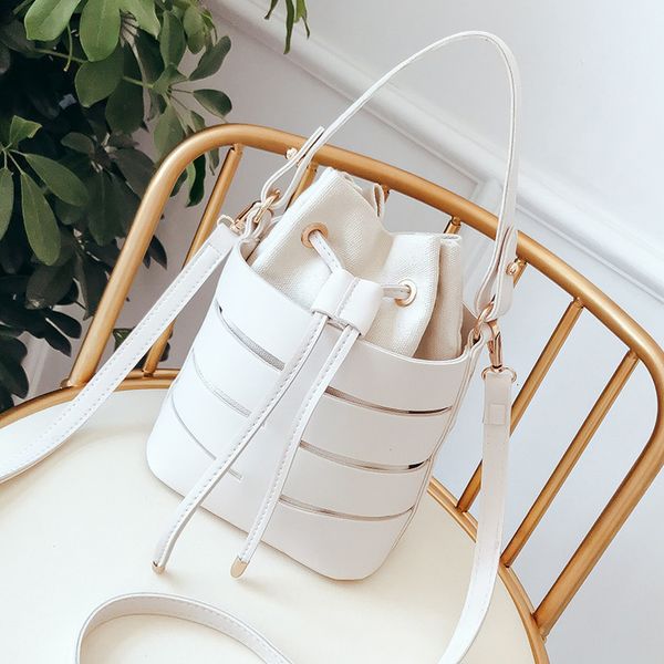 2020 new fashion hollow out crossbody bags hollow out for women pu leather small portable bucket bag wild single shoulder messenger bag
2020 new fashion hollow out crossbody bags hollow out for women pu leather small portable bucket bag wild single shoulder messenger bag