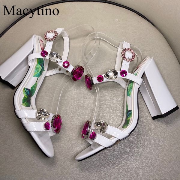 новый роскошный gemstone сандалии лето блок каблук открытым носком t-ремешок формальные обувь женские белые кожаные сандалии, Black
новый роскошный gemstone сандалии лето блок каблук открытым носком t-ремешок формальные обувь женские белые кожаные сандалии, Black