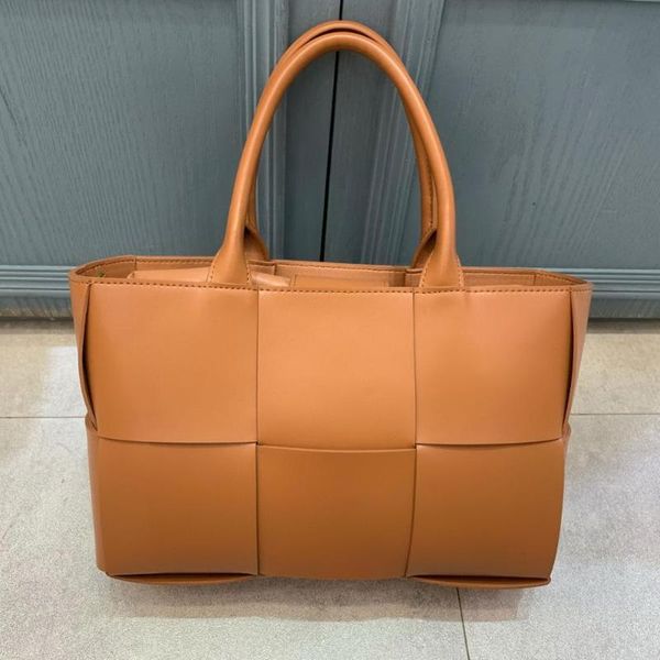 2020 new woven simple large leather handbag woven strap shopping bag female beach bag 2pcs composite
2020 new woven simple large leather handbag woven strap shopping bag female beach bag 2pcs composite