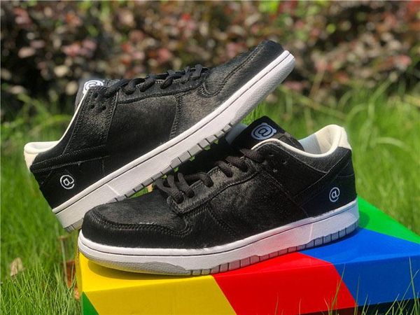 2020 medicom toy x sb dunk low be@rbrick skate shoes black sail hairy upper running shoes men sports sneakers with box 
2020 medicom toy x sb dunk low be@rbrick skate shoes black sail hairy upper running shoes men sports sneakers with box