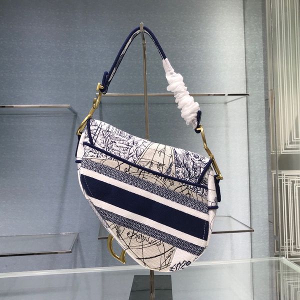 lady's new saddle bag 7a high-end custom quality handbag fashion trend business casual style metal accessories 
lady's new saddle bag 7a high-end custom quality handbag fashion trend business casual style metal accessories