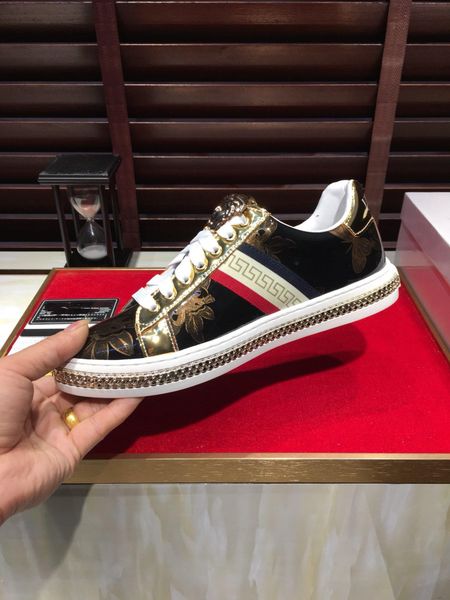 2020-2019w custom limited edition tide brand leather men's casual sports shoes, fashion wild shoes, original packaging shoe box, size
2020-2019w custom limited edition tide brand leather men's casual sports shoes, fashion wild shoes, original packaging shoe box, size
