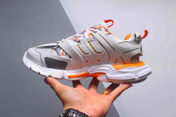 2020 european and american fashion triple s comfortable, breathable, non-slip wear-resistant men's and women's shoes 6752h, Black
2020 european and american fashion triple s comfortable, breathable, non-slip wear-resistant men's and women's shoes 6752h, Black