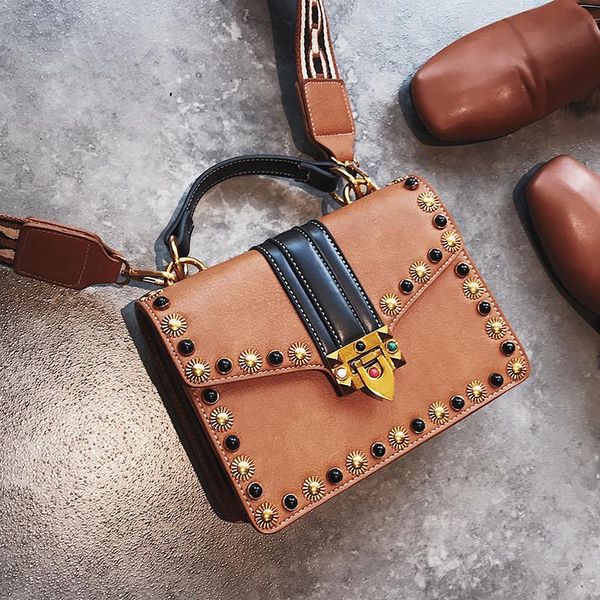 дизайнер сумка мода ретро женщина сумки 2018. pu кожаные сумки женские сумки rivet tote девушки плеча сумка
дизайнер сумка мода ретро женщина сумки 2018. pu кожаные сумки женские сумки rivet tote девушки плеча сумка