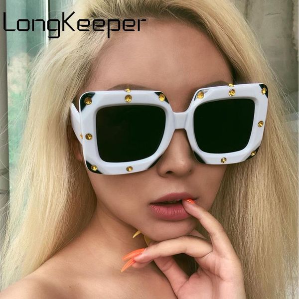 luxury women rhinestone sunglasses fashion oversized square sun glasses ladies vintage diamond punk glasses uv400 oculos, White;black
luxury women rhinestone sunglasses fashion oversized square sun glasses ladies vintage diamond punk glasses uv400 oculos, White;black