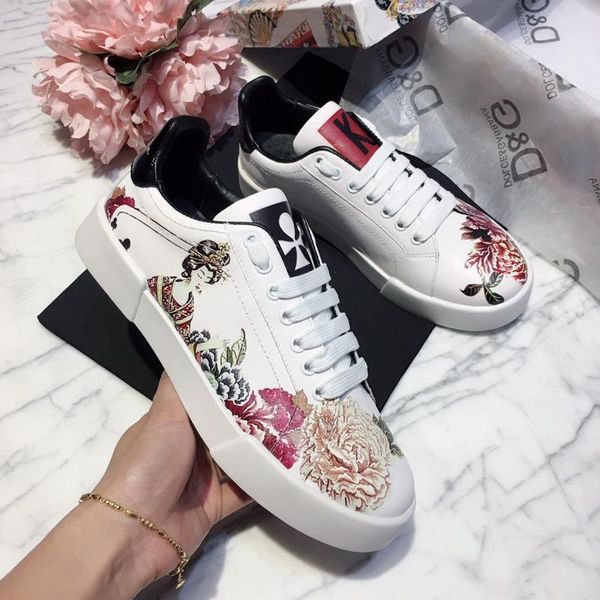 2020m new embroidered graffiti leather casual shoes outdoor men and women sports shoes fashion wild couple shoes, size 35-451, Black
2020m new embroidered graffiti leather casual shoes outdoor men and women sports shoes fashion wild couple shoes, size 35-451, Black