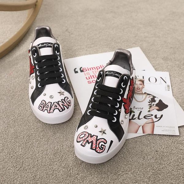 2020i new trend embroidered leather casual shoes outdoor men and women casual sports shoes fashion graffiti wild couple shoes, yards 35-45, Black
2020i new trend embroidered leather casual shoes outdoor men and women casual sports shoes fashion graffiti wild couple shoes, yards 35-45, Black