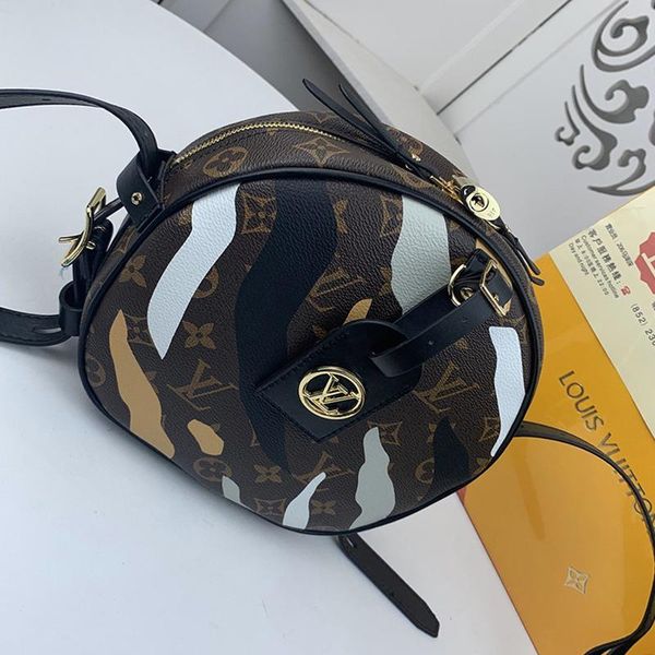 simple style womens bag fast delivery zipper crossbody bag retro trend luxury shoulder bags designer leather ladies bags sac bandouli ère
simple style womens bag fast delivery zipper crossbody bag retro trend luxury shoulder bags designer leather ladies bags sac bandouli ère