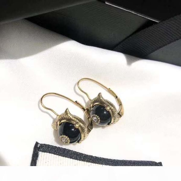 a 2020 european and american custom american head studs are selling maze vintage heart earrings, Golden;silver
a 2020 european and american custom american head studs are selling maze vintage heart earrings, Golden;silver