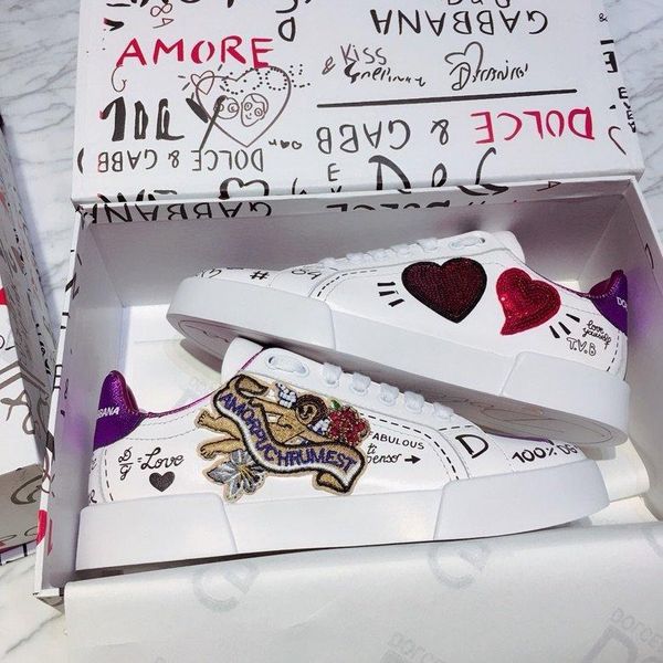 2020e new trend hand-painted graffiti leather casual shoes embroidered men and women sports shoes fashion wild couple shoes, size 35-451, Black
2020e new trend hand-painted graffiti leather casual shoes embroidered men and women sports shoes fashion wild couple shoes, size 35-451, Black