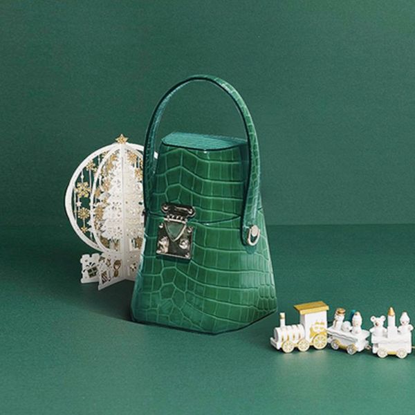 new 2020 summer niche design box bag cross-body perfume bag vintage crocodile texture women handbag
new 2020 summer niche design box bag cross-body perfume bag vintage crocodile texture women handbag