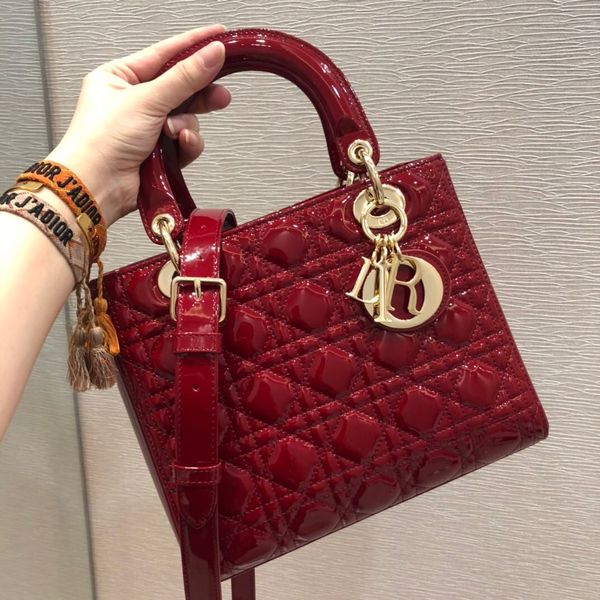 full range of capacity hand diagonal cross all good-looking retro linger and enduring bag shape is every girl should have a classic bag
full range of capacity hand diagonal cross all good-looking retro linger and enduring bag shape is every girl should have a classic bag