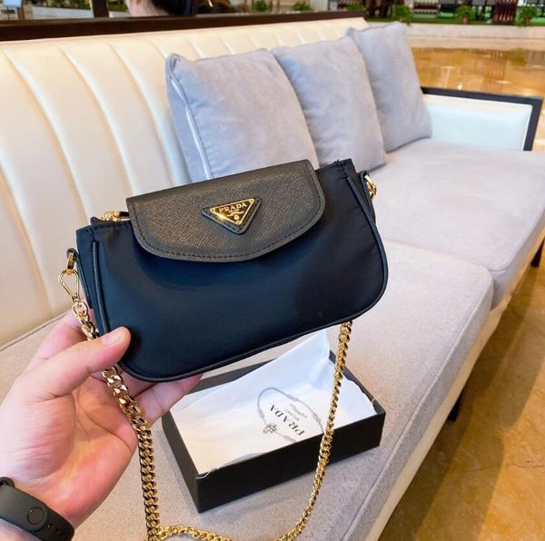 2020 classic fashion cloth bag lady versatile soft hand bag simple mini size :20*11 cm
2020 classic fashion cloth bag lady versatile soft hand bag simple mini size :20*11 cm