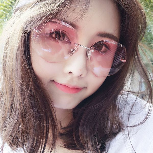 large frame trimming ocean film two-color sun women's round frame glasses all-match frameless sun glasses
large frame trimming ocean film two-color sun women's round frame glasses all-match frameless sun glasses