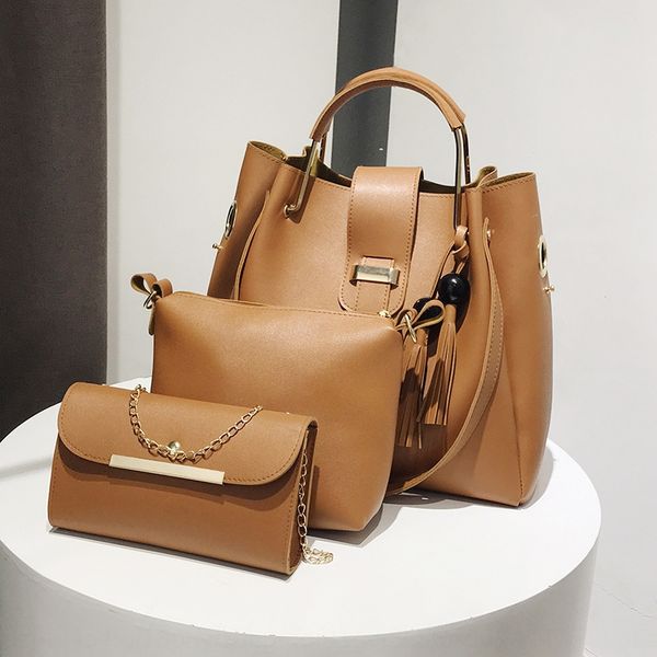 r7ff5 new fashion trend all-match hand shoulder leisure leisure hand casual messenger bag casual bag tassel wooden beads mother three-piece
r7ff5 new fashion trend all-match hand shoulder leisure leisure hand casual messenger bag casual bag tassel wooden beads mother three-piece