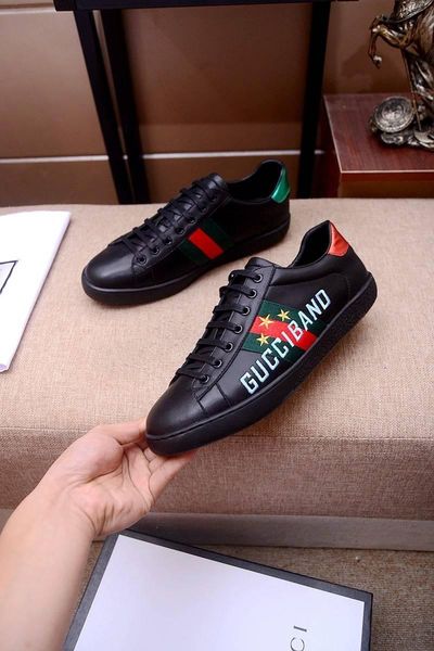 2020r limited edition custom bee letter embroidery low-wild casual men's sports shoes, high-end fashion sports shoes, size: 38-45, Black
2020r limited edition custom bee letter embroidery low-wild casual men's sports shoes, high-end fashion sports shoes, size: 38-45, Black
