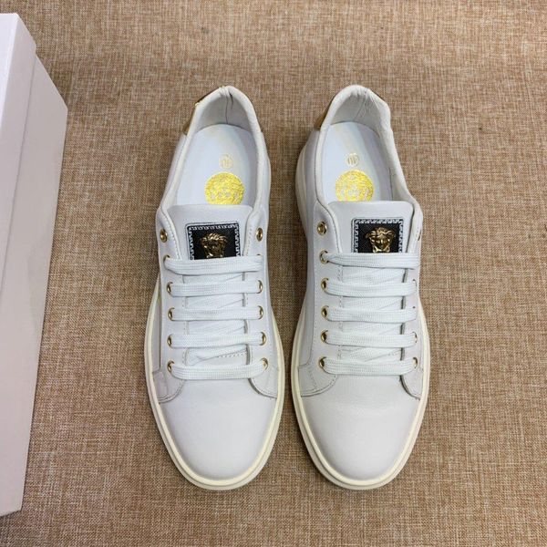 2020e high-quality fashion leather embroidery low-casual men's tide shoes, luxurious and fashionable wild breathable sports shoes, Black
2020e high-quality fashion leather embroidery low-casual men's tide shoes, luxurious and fashionable wild breathable sports shoes, Black