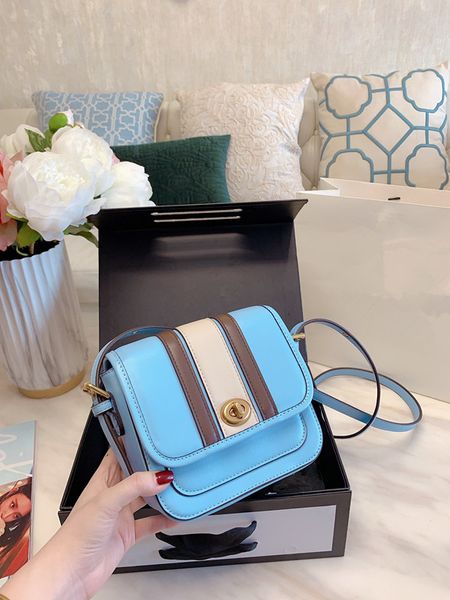 the new color matching small square bag stitched lock buckle single shoulder slung mini postman bag star with the same style
the new color matching small square bag stitched lock buckle single shoulder slung mini postman bag star with the same style