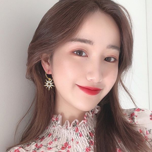 european and american shining sunflower zircon earrings high sense classic fashion versatile earrings elegant ladies earrings wholesale, Silver
european and american shining sunflower zircon earrings high sense classic fashion versatile earrings elegant ladies earrings wholesale, Silver