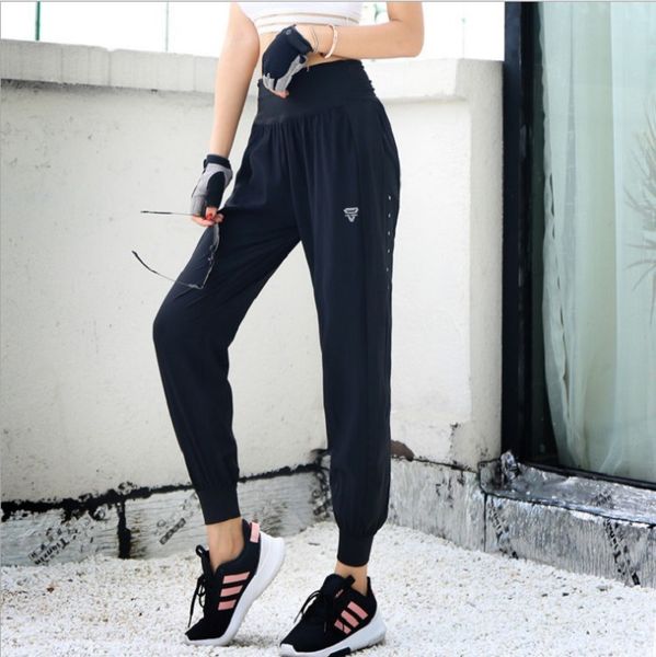 2020 new style loose-fit yoga pants running training quick-dry breathable fitness pants gymnastic women's, White;red
2020 new style loose-fit yoga pants running training quick-dry breathable fitness pants gymnastic women's, White;red