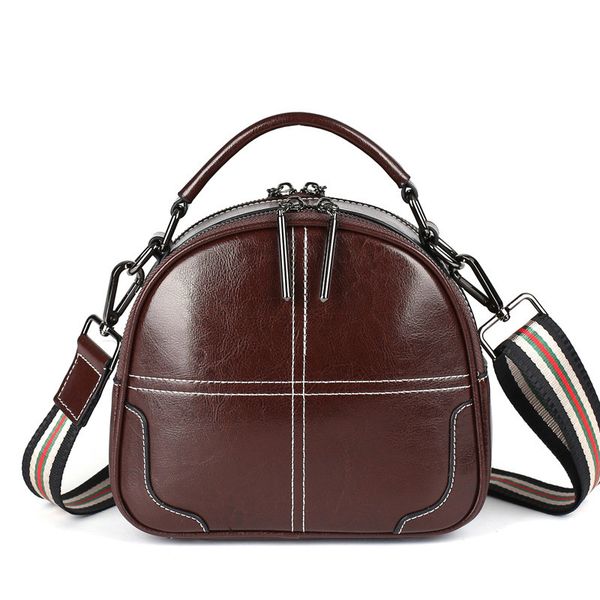 2020 new thread oil wax bag patch shoulder bags small circular patchwrk leather strap double ziper women retro style handbag brown color
2020 new thread oil wax bag patch shoulder bags small circular patchwrk leather strap double ziper women retro style handbag brown color
