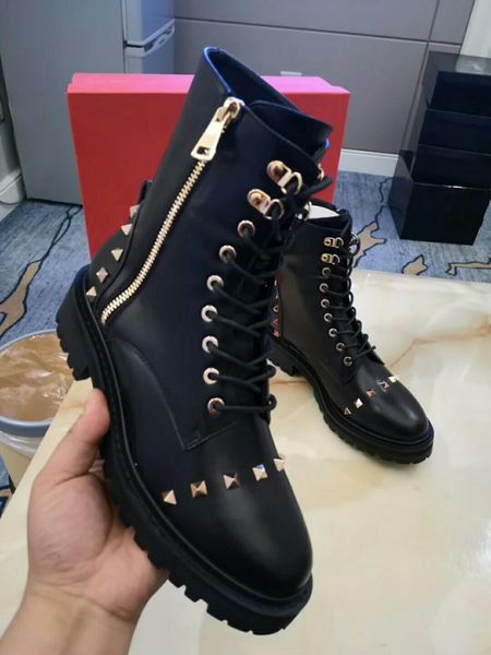 2020n new trend warm thick with high heel boots, boots temperament bare boots, original box delivery
2020n new trend warm thick with high heel boots, boots temperament bare boots, original box delivery