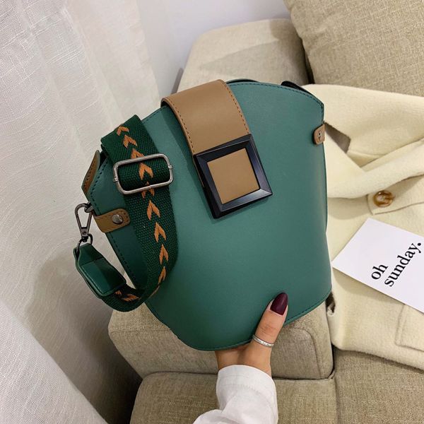 fashion composite bucket bag women crossbody messenger bags 2020 new wide strap travel totes ladies shoulder bag female purses
fashion composite bucket bag women crossbody messenger bags 2020 new wide strap travel totes ladies shoulder bag female purses