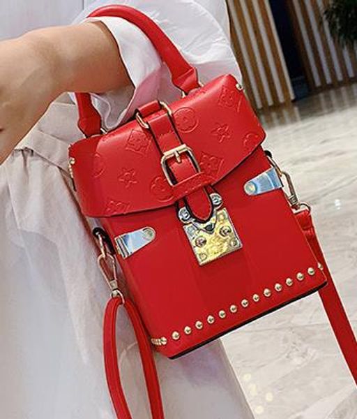 designer female bag 2020 new arrival fashion four seasons embossed box portable diagonal bag ladies tide bags
designer female bag 2020 new arrival fashion four seasons embossed box portable diagonal bag ladies tide bags